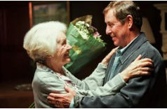 Lieblingstante und Lieblingsneffe begren einander: Alice Bly (Phyllis Calvert) und Tom Barnaby (John Nettles)